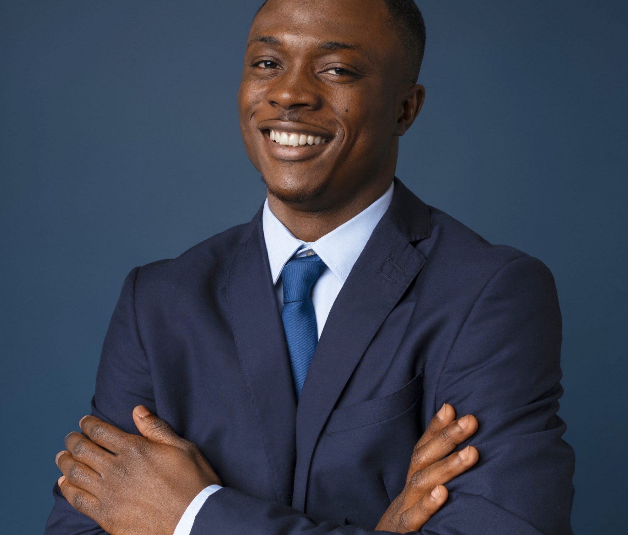 medium-shot-male-flight-attendant-posing